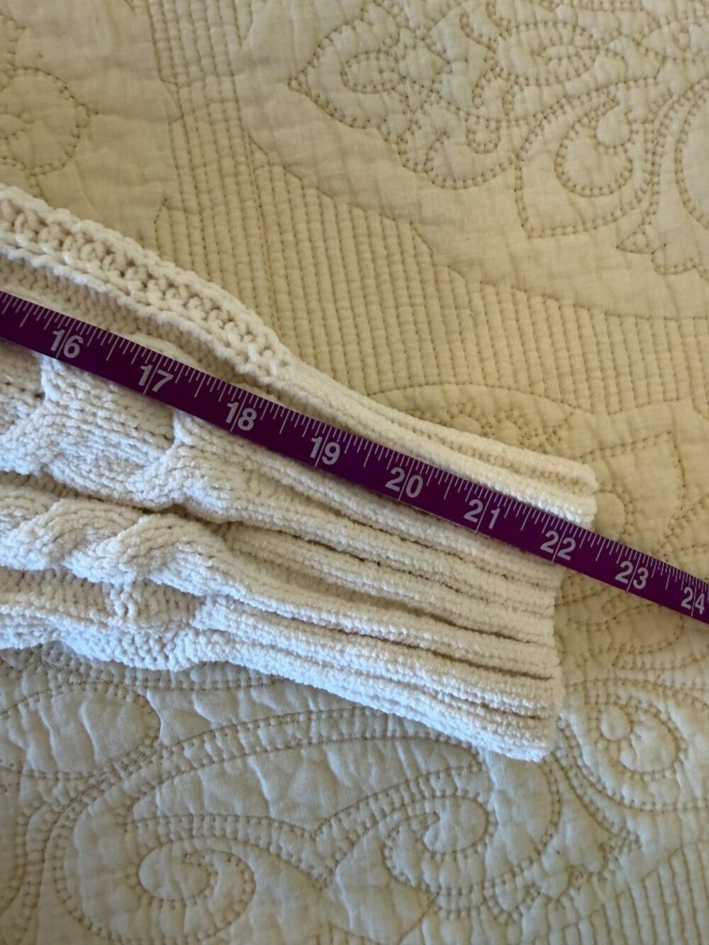 Cream chunky cable knit crewneck sweater. Size XXL - Picture 6 of 7